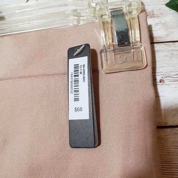 SKIMS Clay Sculpting High Waist Thong NWT Tan Shapewear Kim Kardashian - Picture 4 of 10